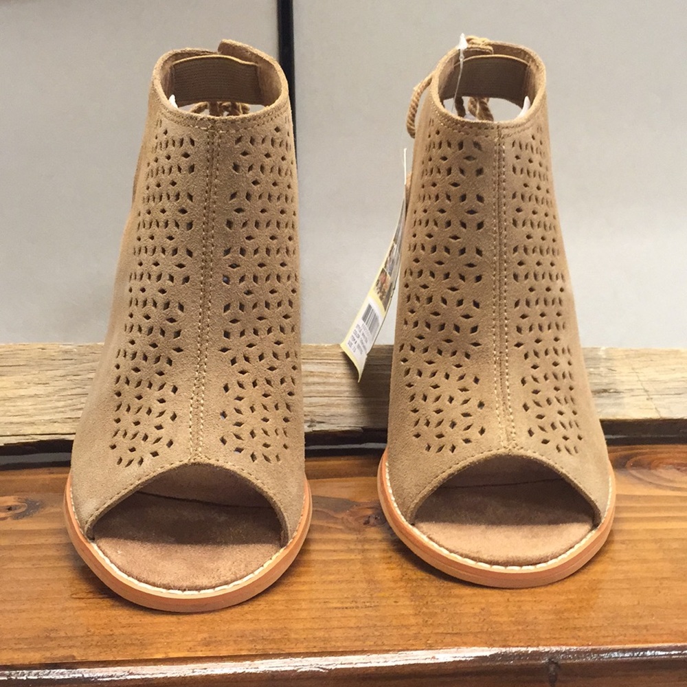 Brand new with tag and box toms Elba bootie - Picture 4 of 6